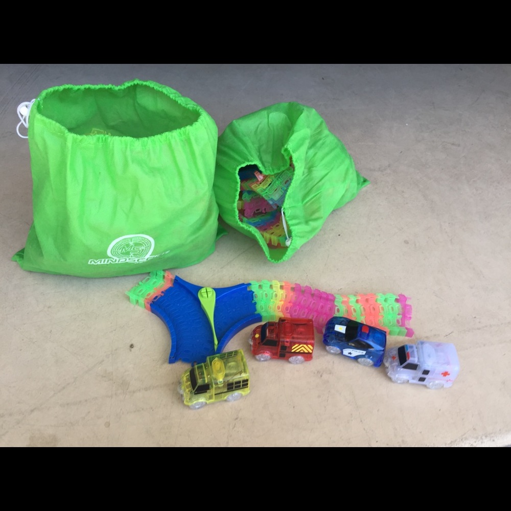 mindscope race car track w cars